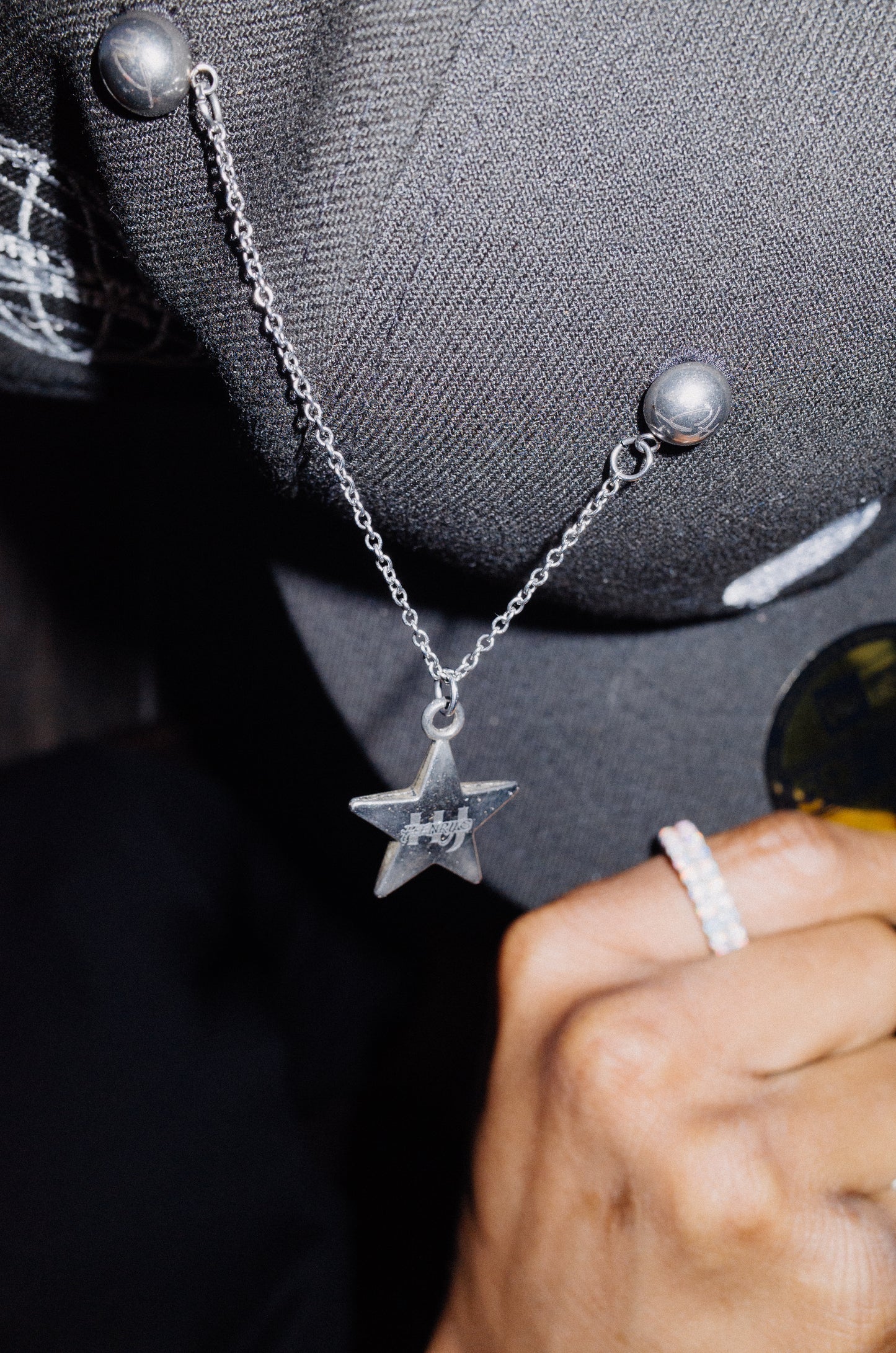HJ CHAIN STAR PIN